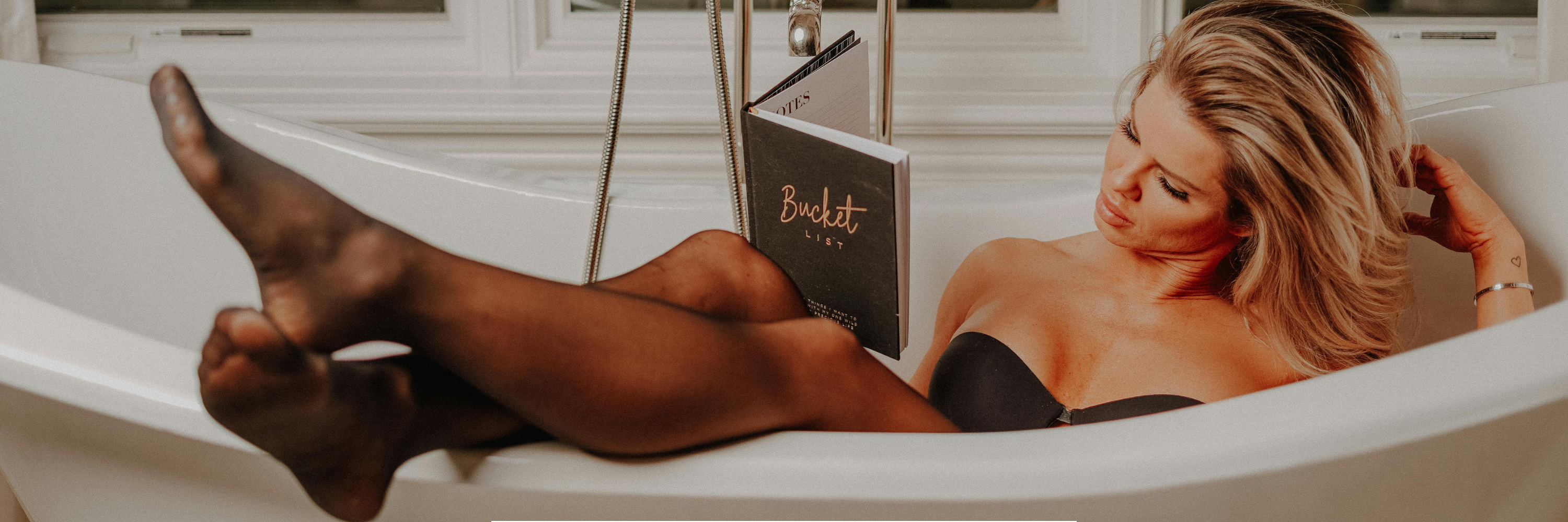 Calze e Collant Made in Italy: Esalta la Tua Femminilità con Stile e Comfort